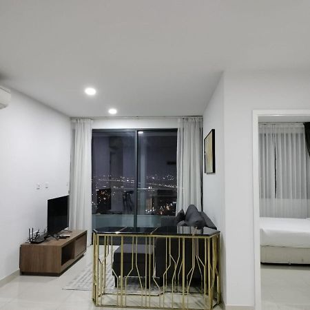The Bridge Residence Phnom Penh Exterior photo